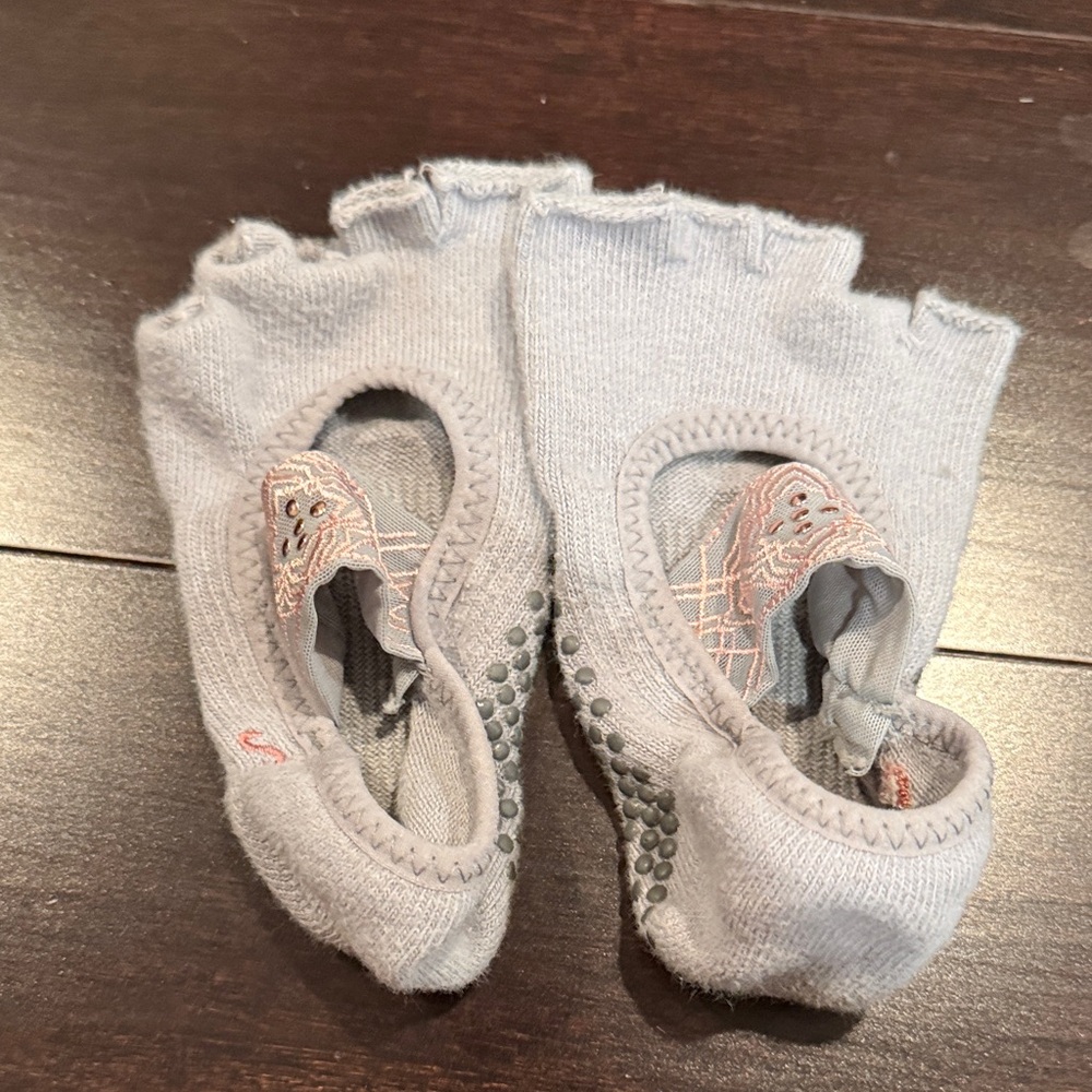 Grip Socks - Black and Gray - Picture 2 of 5